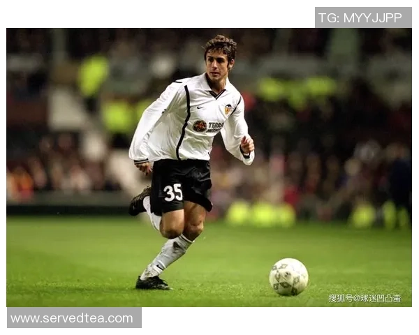 足球巨星进球后的庆祝秀演绎激情与个性风采魅力